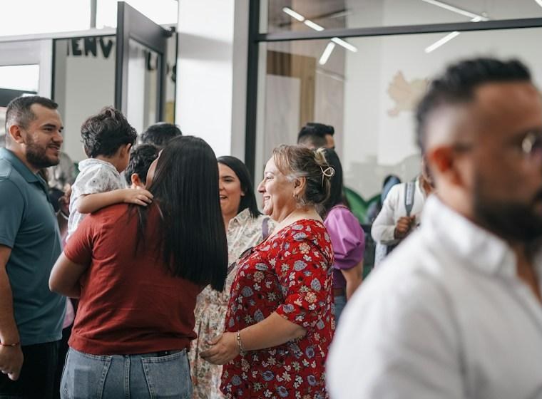 Familias compartiendo